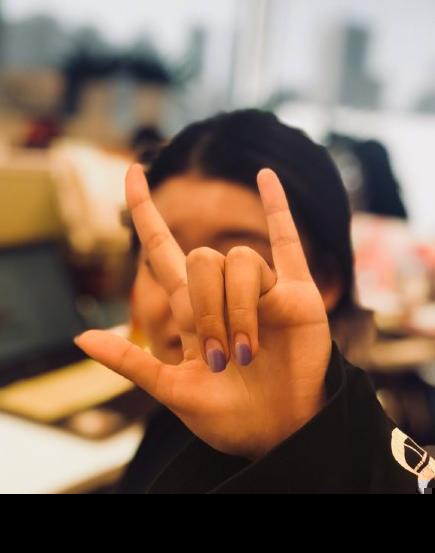 自拍单手摆什么造型好_自拍手势大全单人_单手自拍怎样摆pose