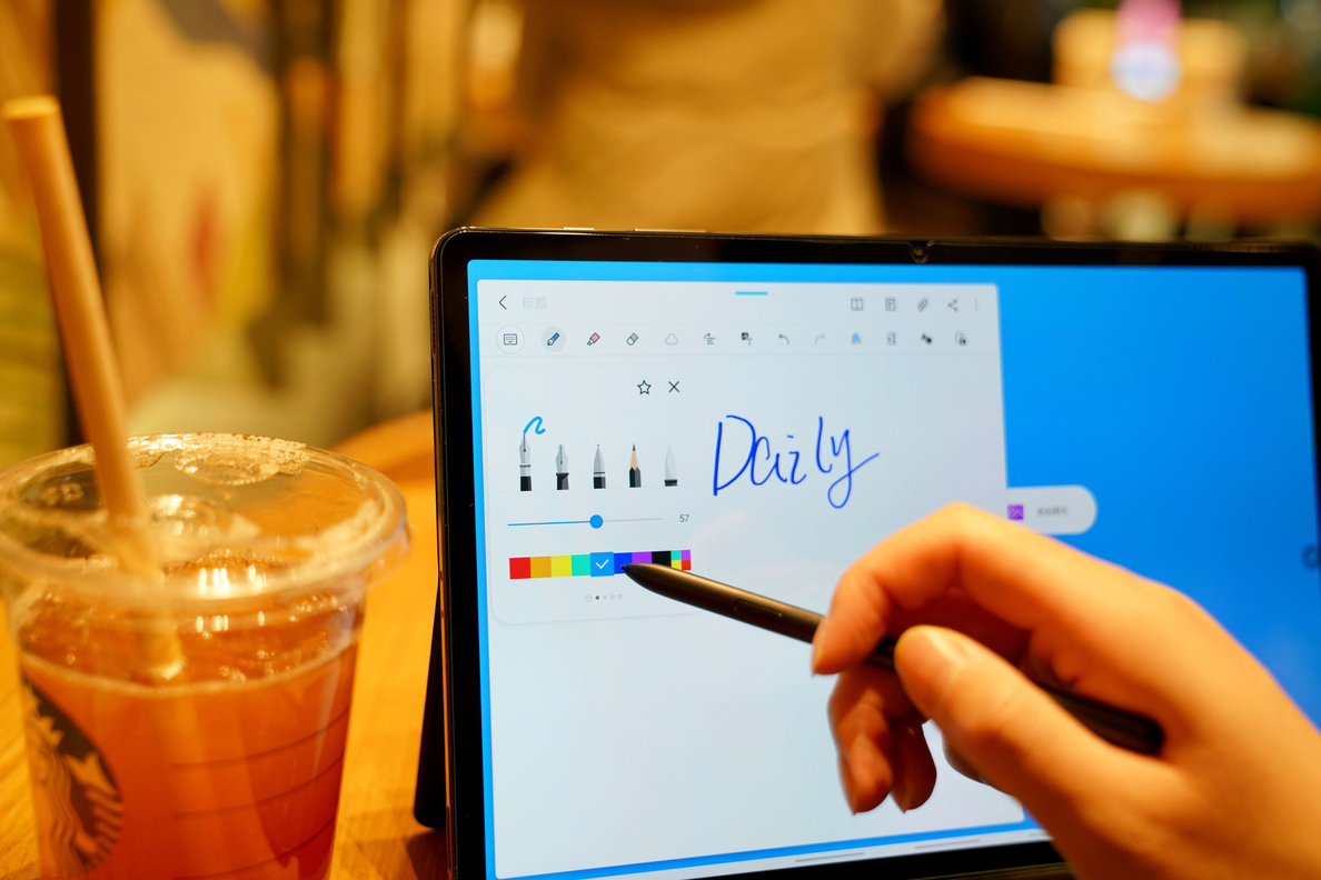 微软surfacepro8-微软SurfacePro8使用感受分享，外观设计简约大方，性能惊艳续航出色