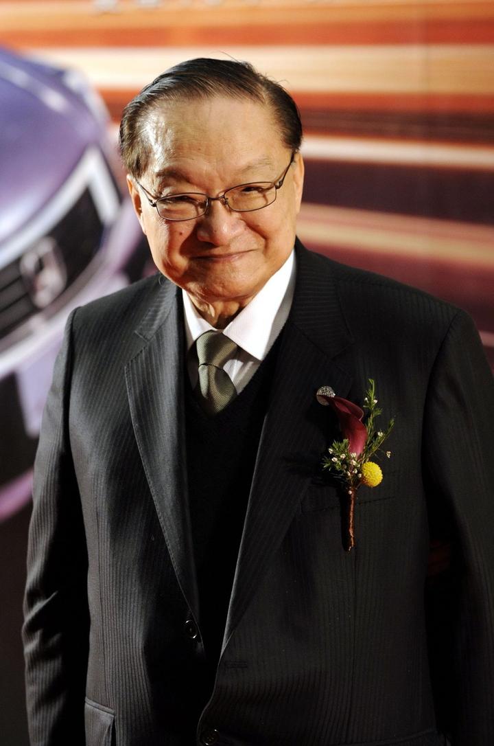 金庸小说原名_金庸原名_金庸原名叫什么名