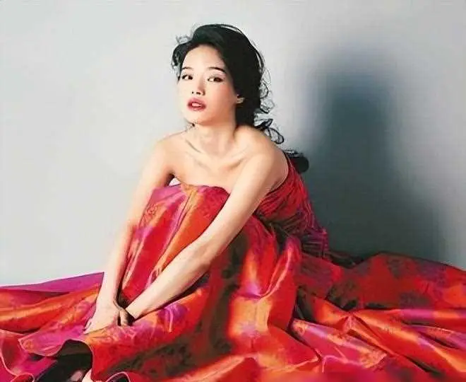 跳舞透明衣服怎么搭配_跳舞透明衣服叫什么_透明跳舞衣服