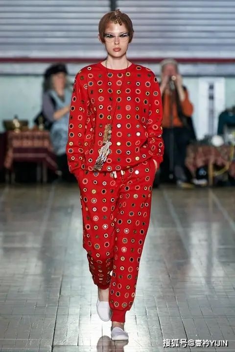 跳舞透明衣服叫什么_透明跳舞衣服_跳舞透明衣服怎么搭配